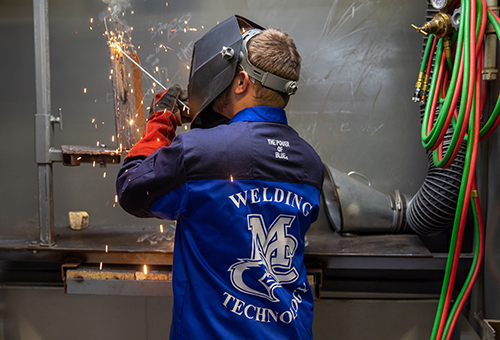 Students learning/practicing in MC welding shop