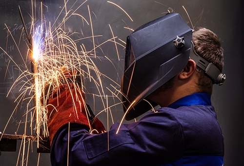 Students learning/practicing in MC welding shop