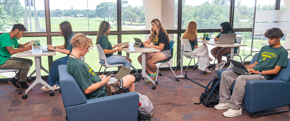 MC Students in the Chap Success Center